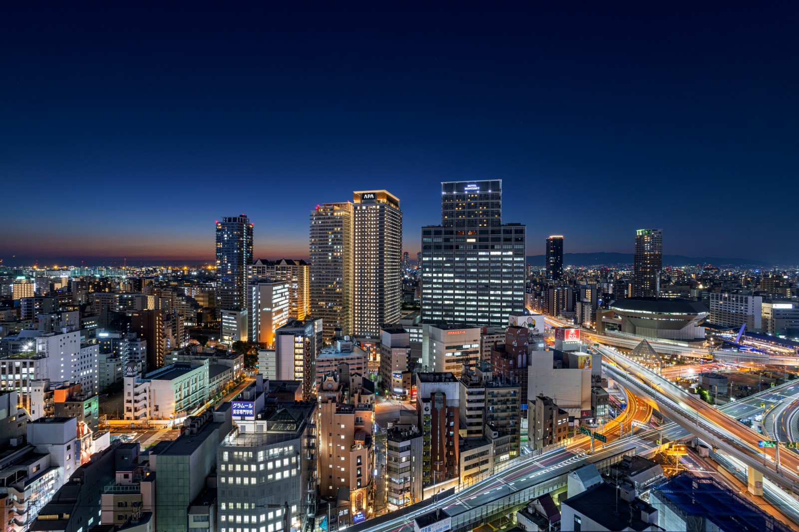 アパホテル＆リゾート＜大阪なんば駅前タワー＞の建築写真 3