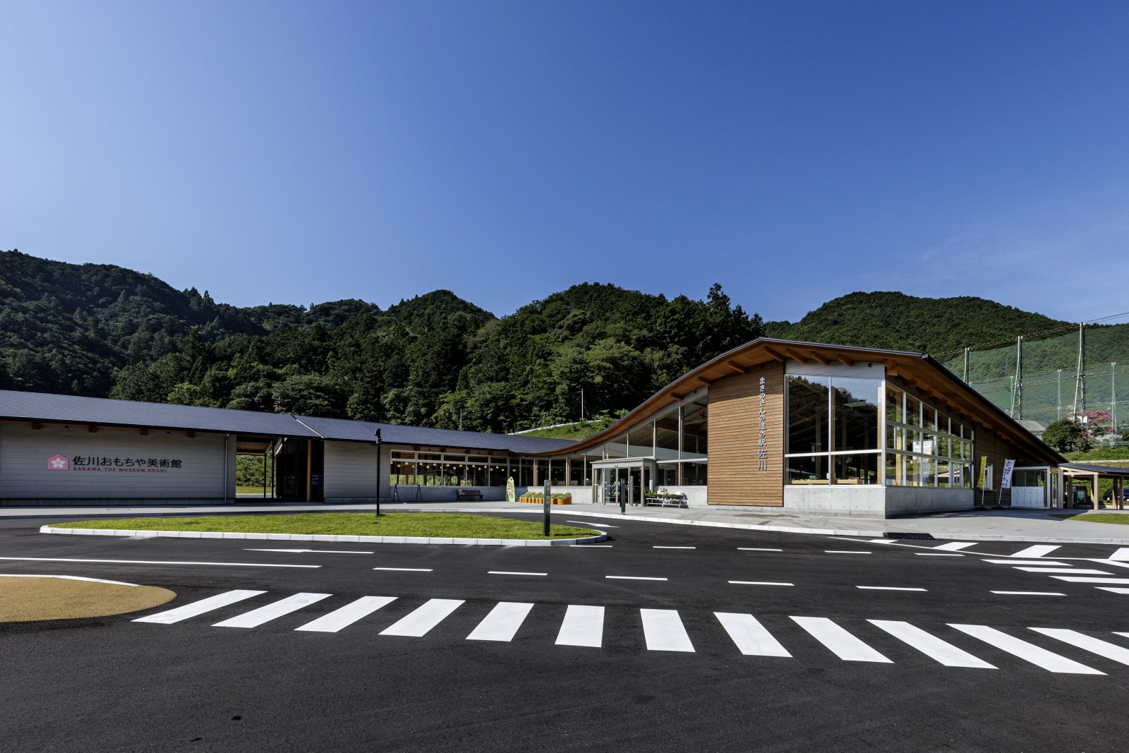 まきのさんの道の駅・佐川｜商業施設｜高知県佐川町の建築写真