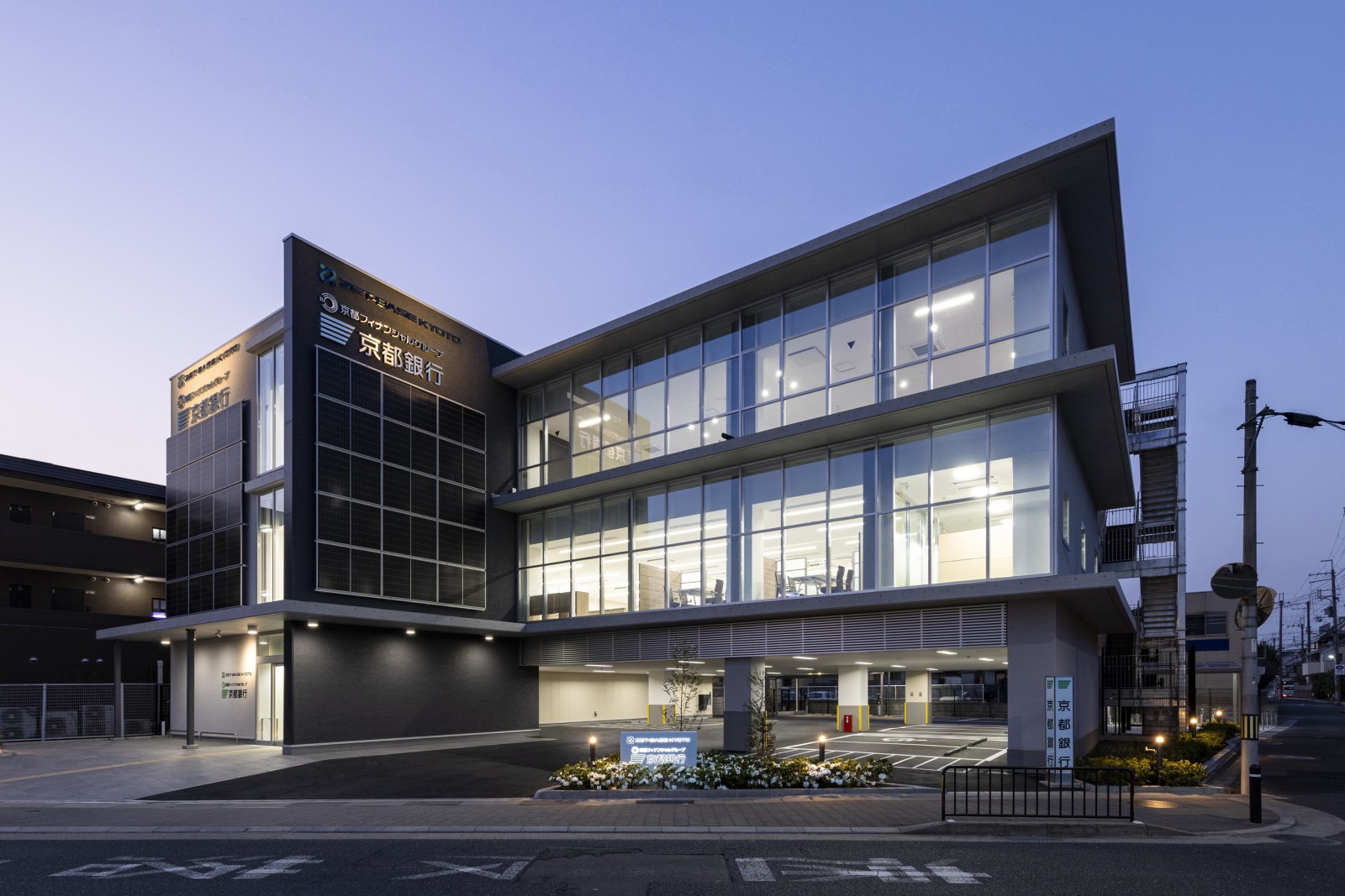 京都銀行　向日町支店｜オフィスビル｜京都府向日市の建築写真