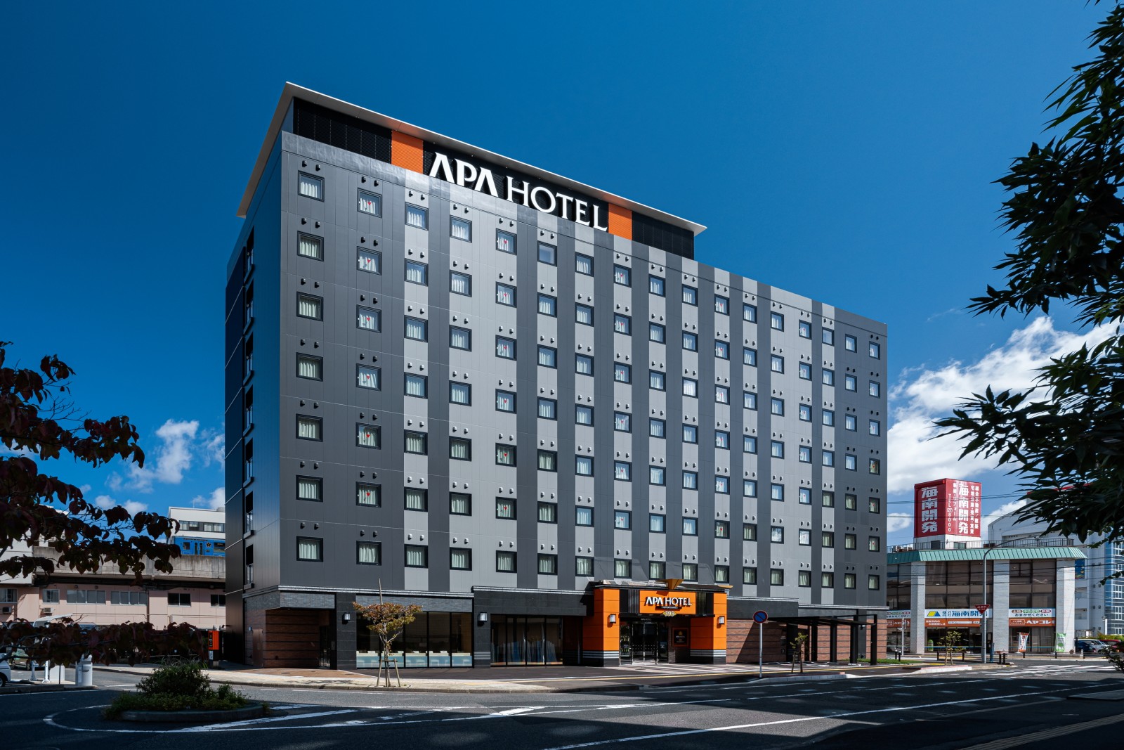 アパホテル＜鳥取駅前＞の建築写真 1