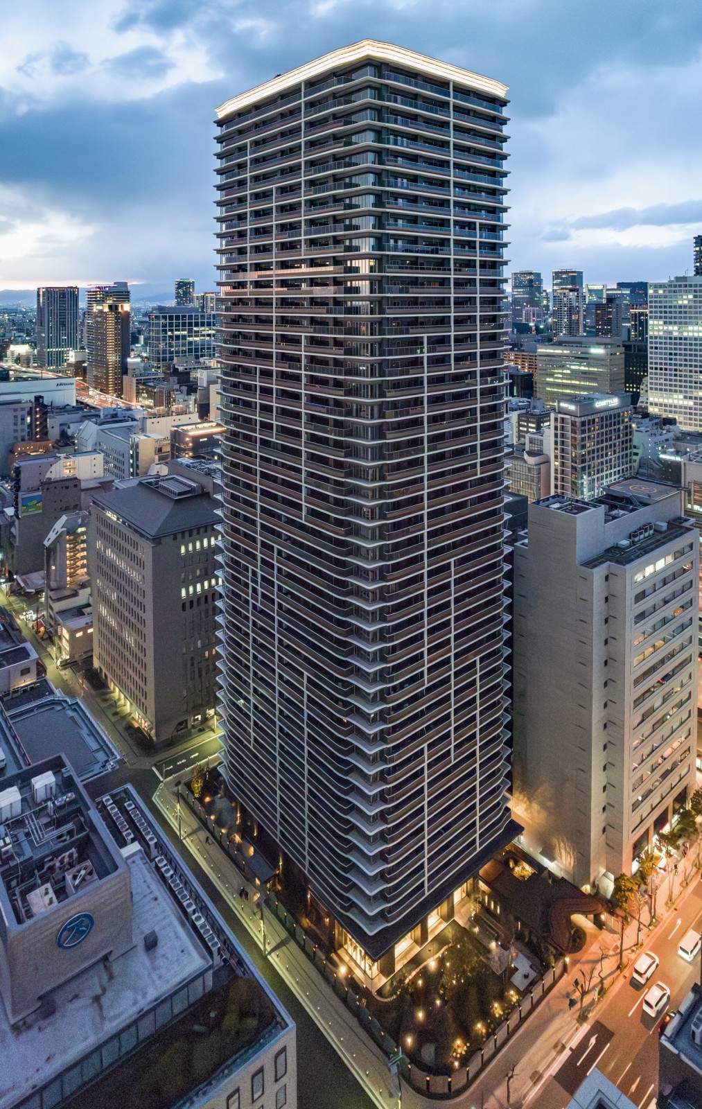 ローレルタワー堺筋本町の建築写真 2