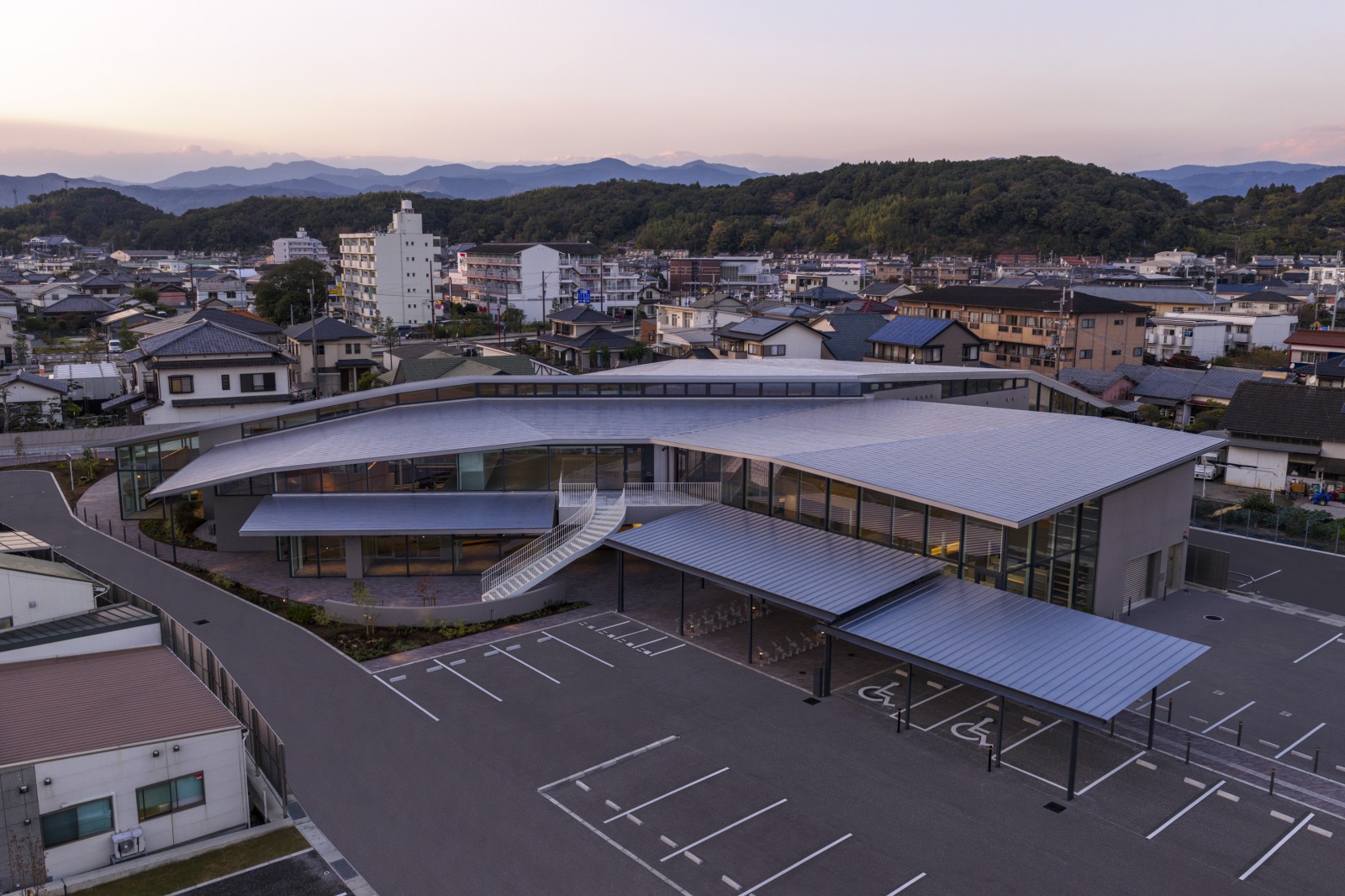 南国市立図書館の建築写真 1