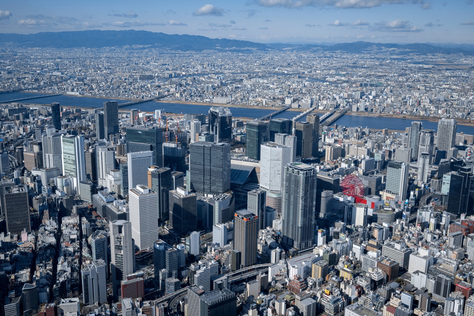 アパホテル＆リゾート＜大阪梅田駅タワー＞の建築写真 1