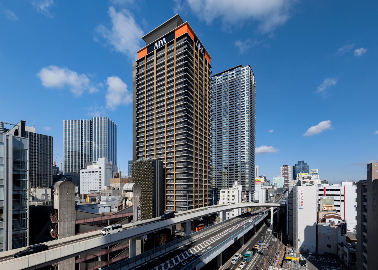 アパホテル＆リゾート＜大阪梅田駅タワー＞の建築写真 2
