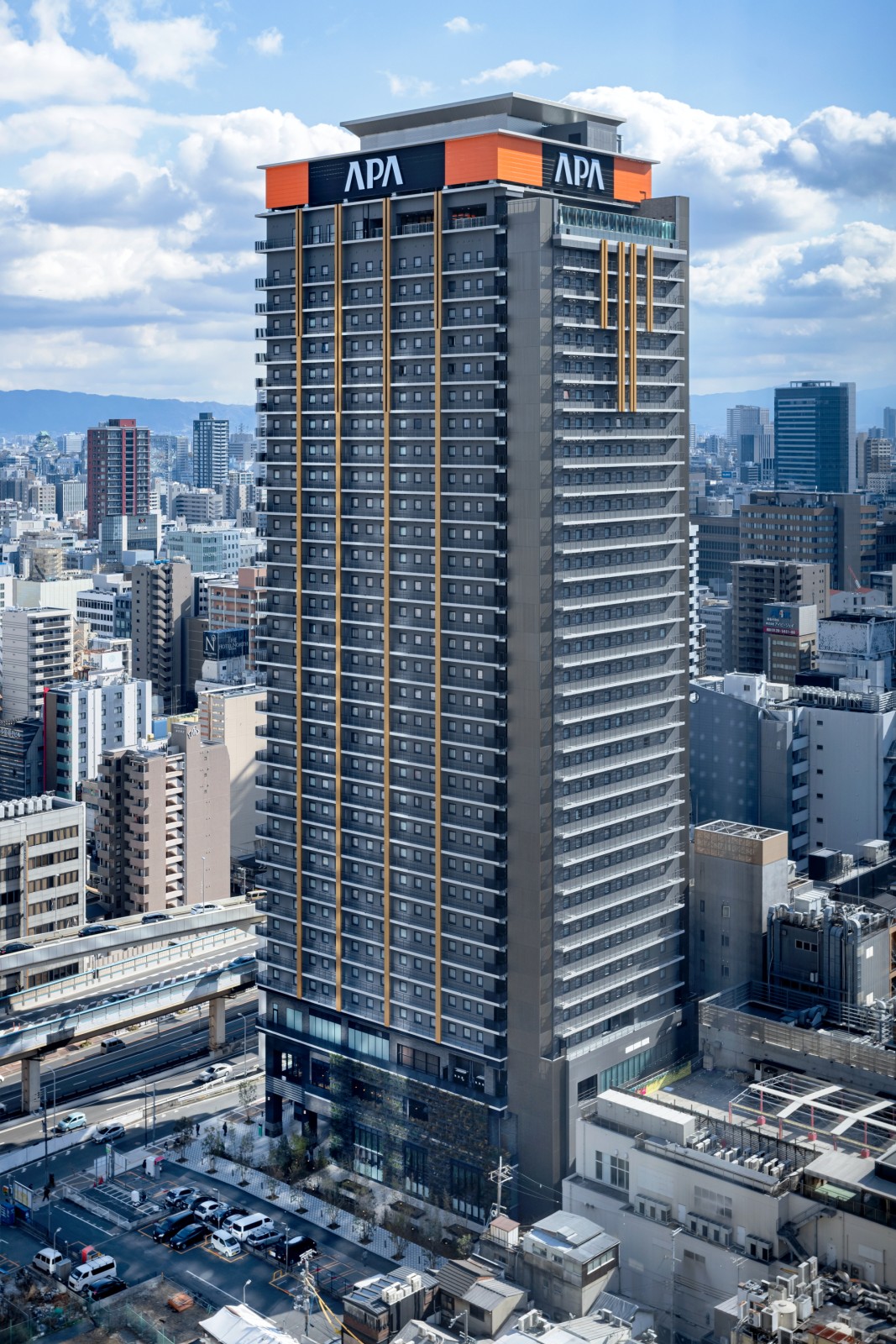 アパホテル＆リゾート＜大阪梅田駅タワー＞の建築写真 3