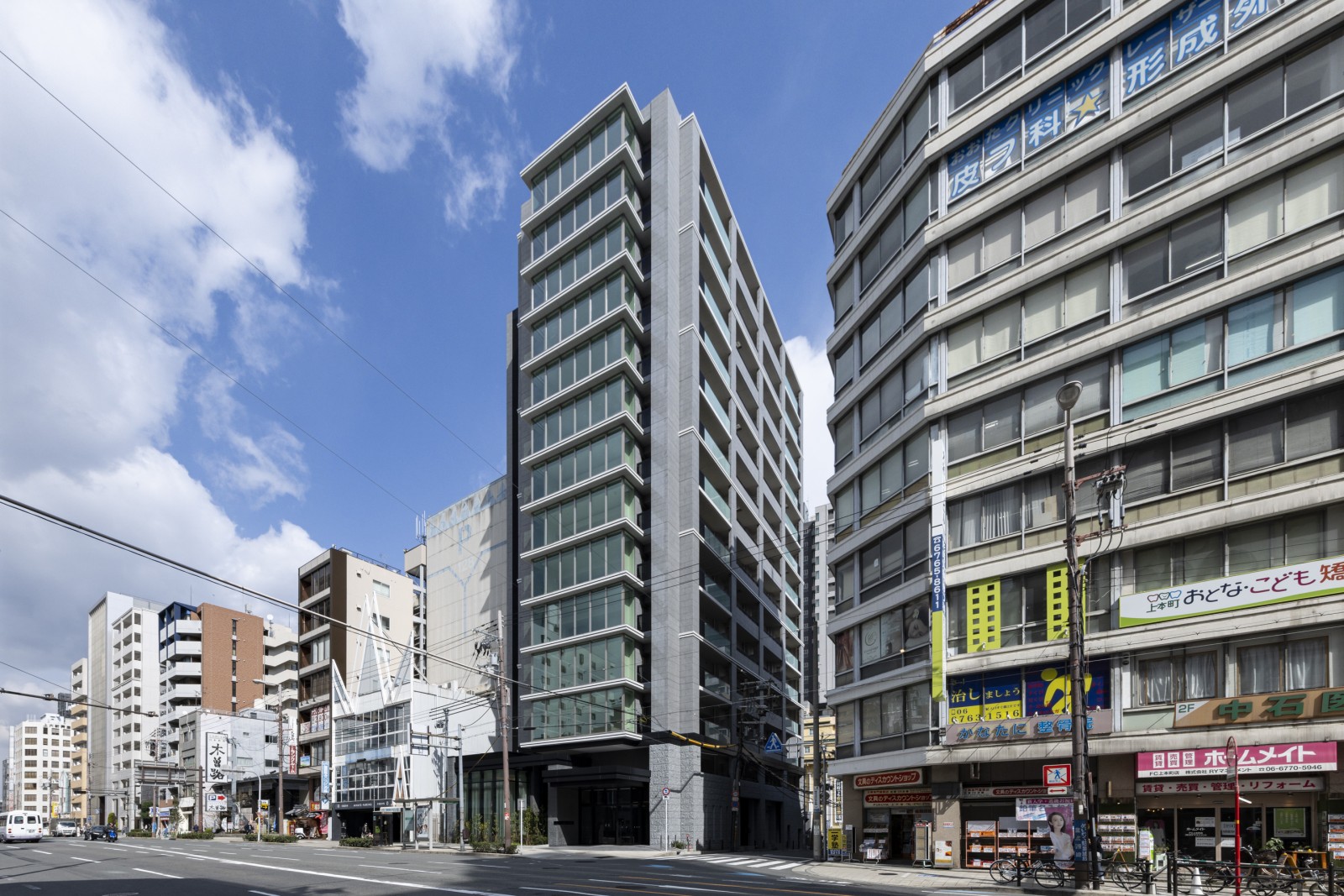 ローレルコート上本町五丁目の建築写真 1